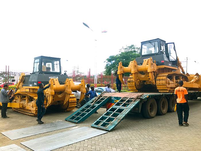 220hp bulldozer at Kenya 01