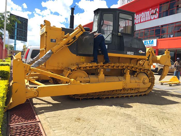 220hp bulldozer at Kenya 03